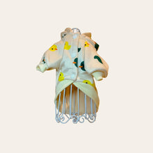 Cargar imagen en el visor de la galería, Saco Pato con capota Beige