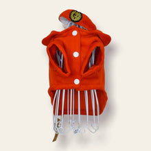 Cargar imagen en el visor de la galería, Chaqueta roja con Sombrero bordado