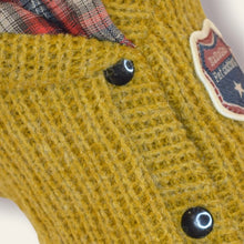 Cargar imagen en el visor de la galería, Saco Sweater Amarillo Cuello en V