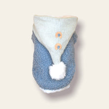 Cargar imagen en el visor de la galería, Sweater Azul con Capucha Pompón Blanco