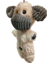 Cargar imagen en el visor de la galería, Juguete De Cabra En Peluche Para Perro Peludito
